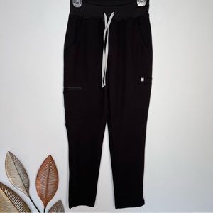 Figs Livingston™ Basic Black 7 Pocket Scrub Pants